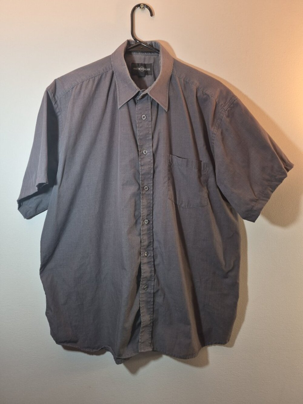 Premiere Collection Men's Gray Short Sleeve Button Down Shirt Size M EUC